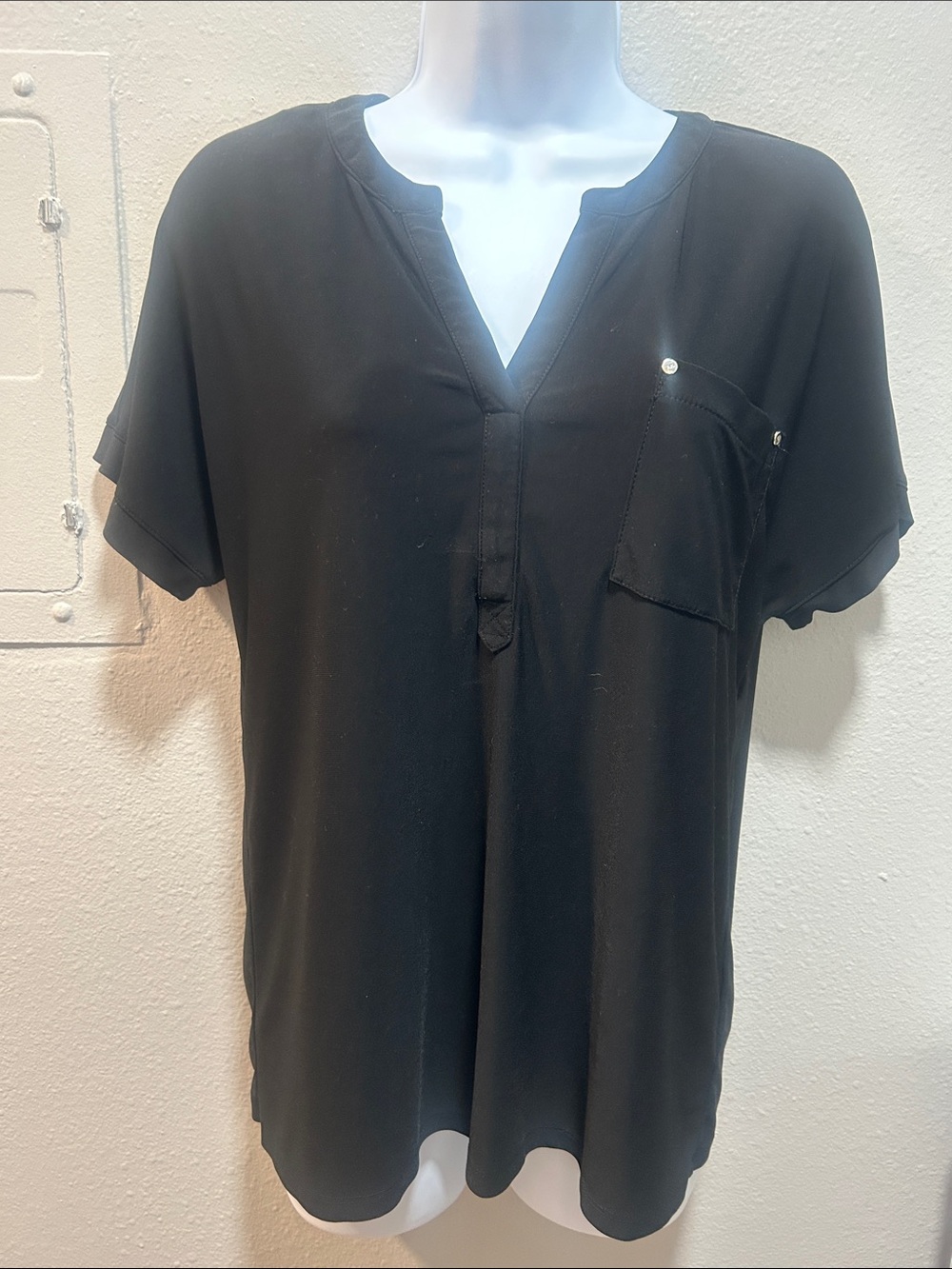 Anne Klein Black Short-Sleeve V-Neck Pocket Tee